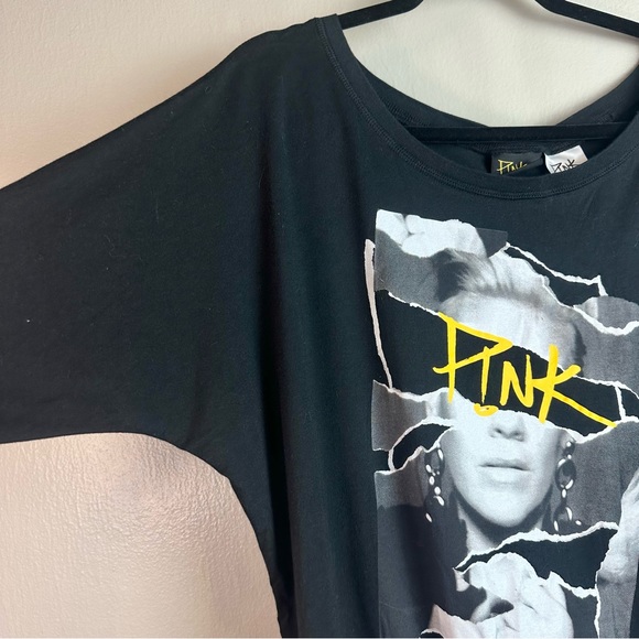 Pink Black Beautiful Trauma Tour 2018 Band Tee SzXXL - Picture 2 of 6